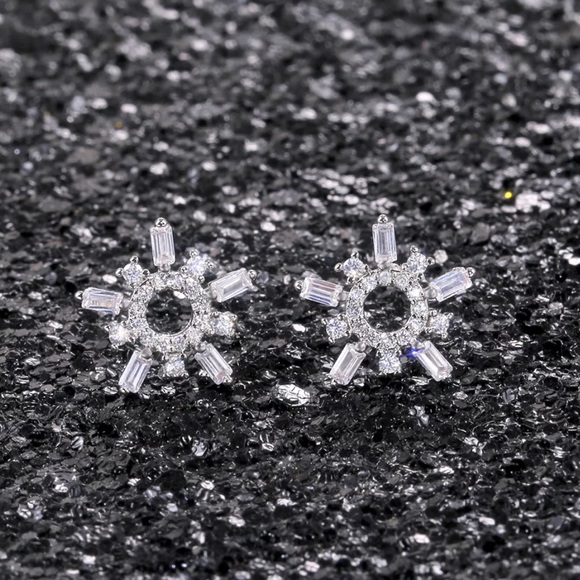 ✨Silver Star Studs✨ - Picture 3 of 7